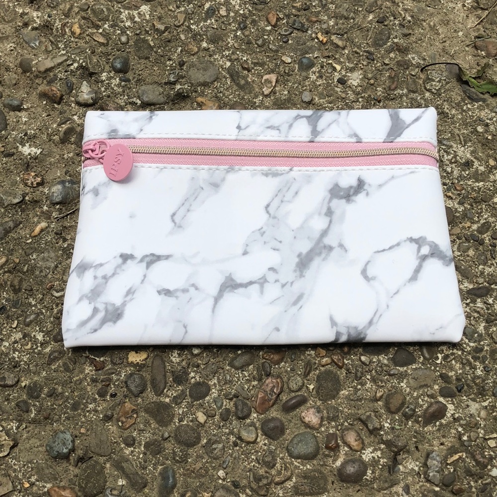 Make up bag. White gray smoke.